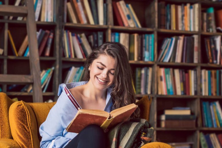 Convierte tu hogar en una biblioteca personal: Aprende a hacer una librería a medida 9 convierte tu hogar en una biblioteca personal aprende a hacer una libreria a medida