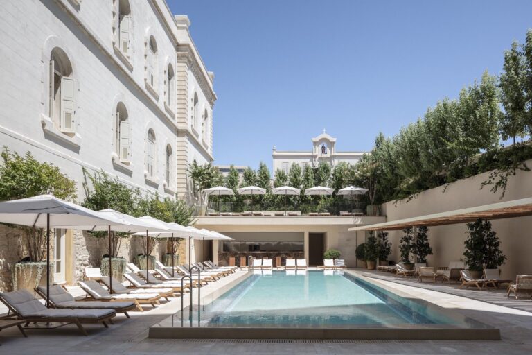 Renueva el encanto de tus vacaciones: La Alegria se renueva con la renovación de hoteles rurales 8 renueva el encanto de tus vacaciones la alegria se renueva con la renovacion de hoteles rurales