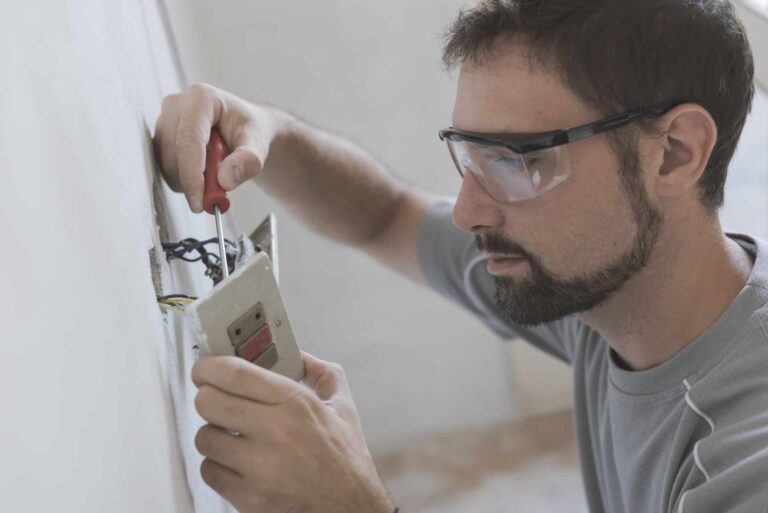 Renueva las instalaciones eléctricas de tu hogar en Añaza: consejos y recomendaciones 3 renueva las instalaciones electricas de tu hogar en anaza consejos y recomendaciones