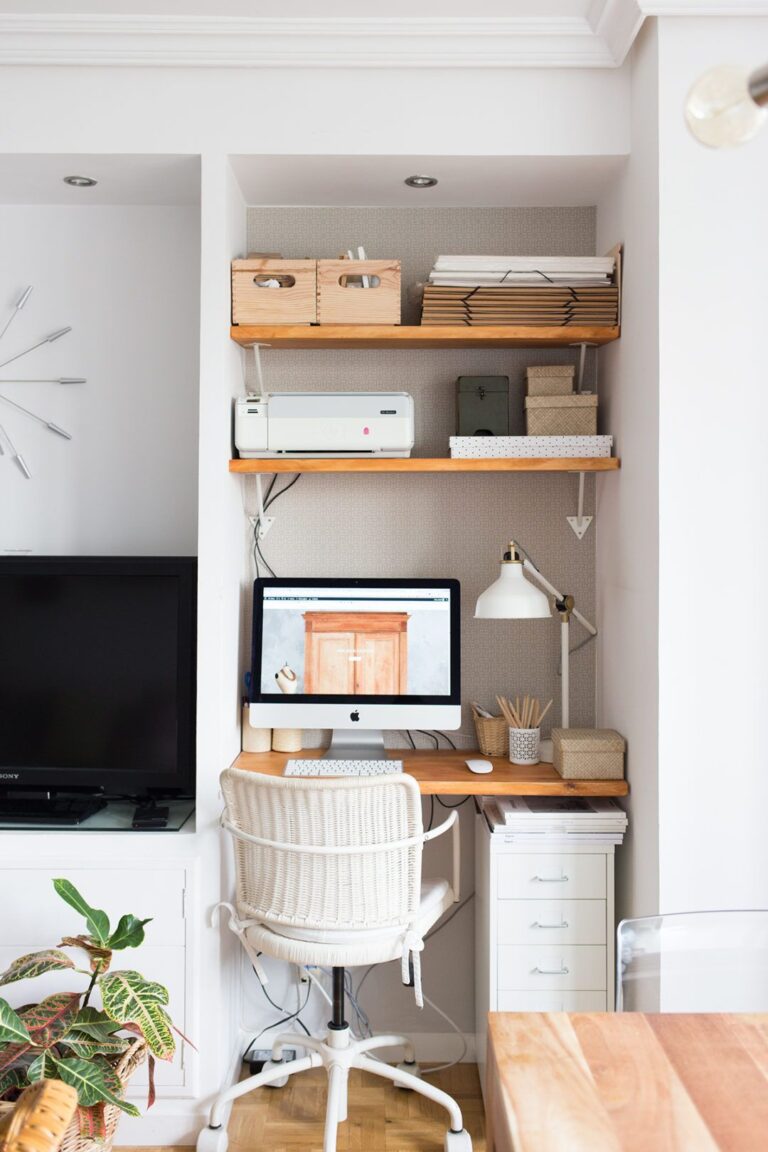 Transforma tu hogar en una oficina eficiente: Diseño de espacios de trabajo en casa 6 transforma tu hogar en una oficina eficiente diseno de espacios de trabajo en casa